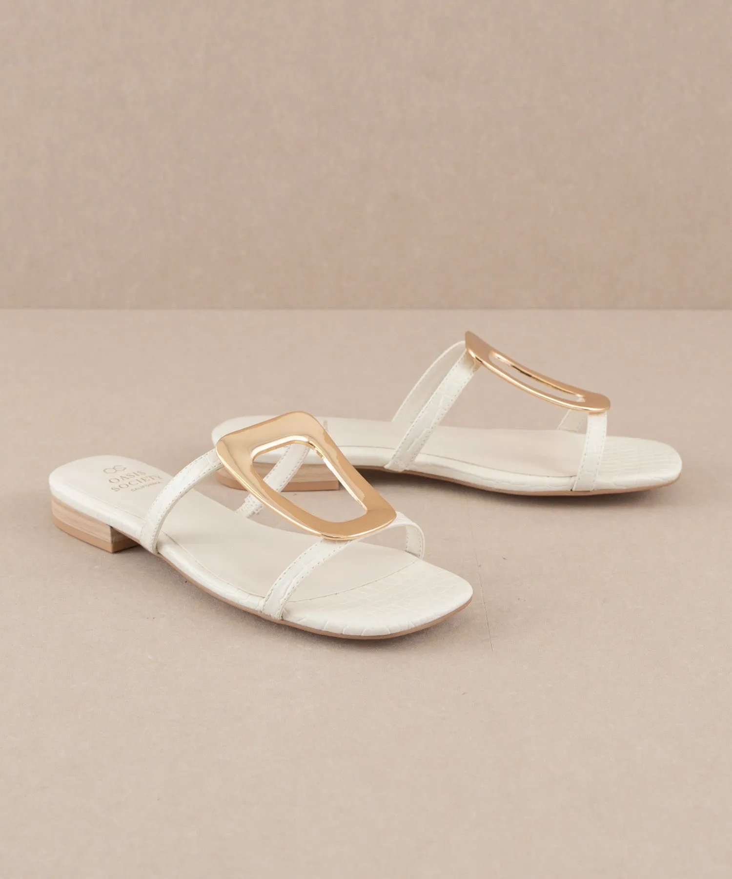 The Amiyah | White Statement Buckle Sandal
